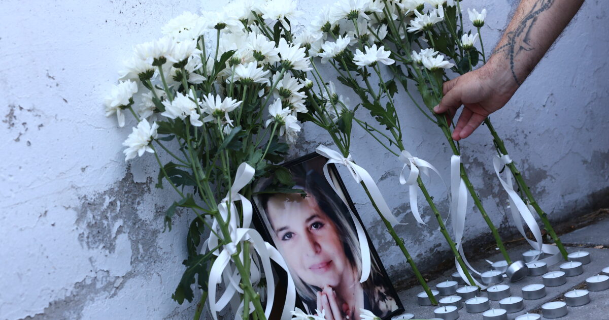 Συγκέντρωση ενάντια στην τρομοκρατία έξω από το Ιπποκράτειο Νοσοκομείο Θεσσαλονίκης, με αφορμή τις χθεσινές εμπρηστικές επιθέσεις σε στελέχη της Νέας Δημοκρατίας, Πέμπτη 2 Ιουλίου 2026