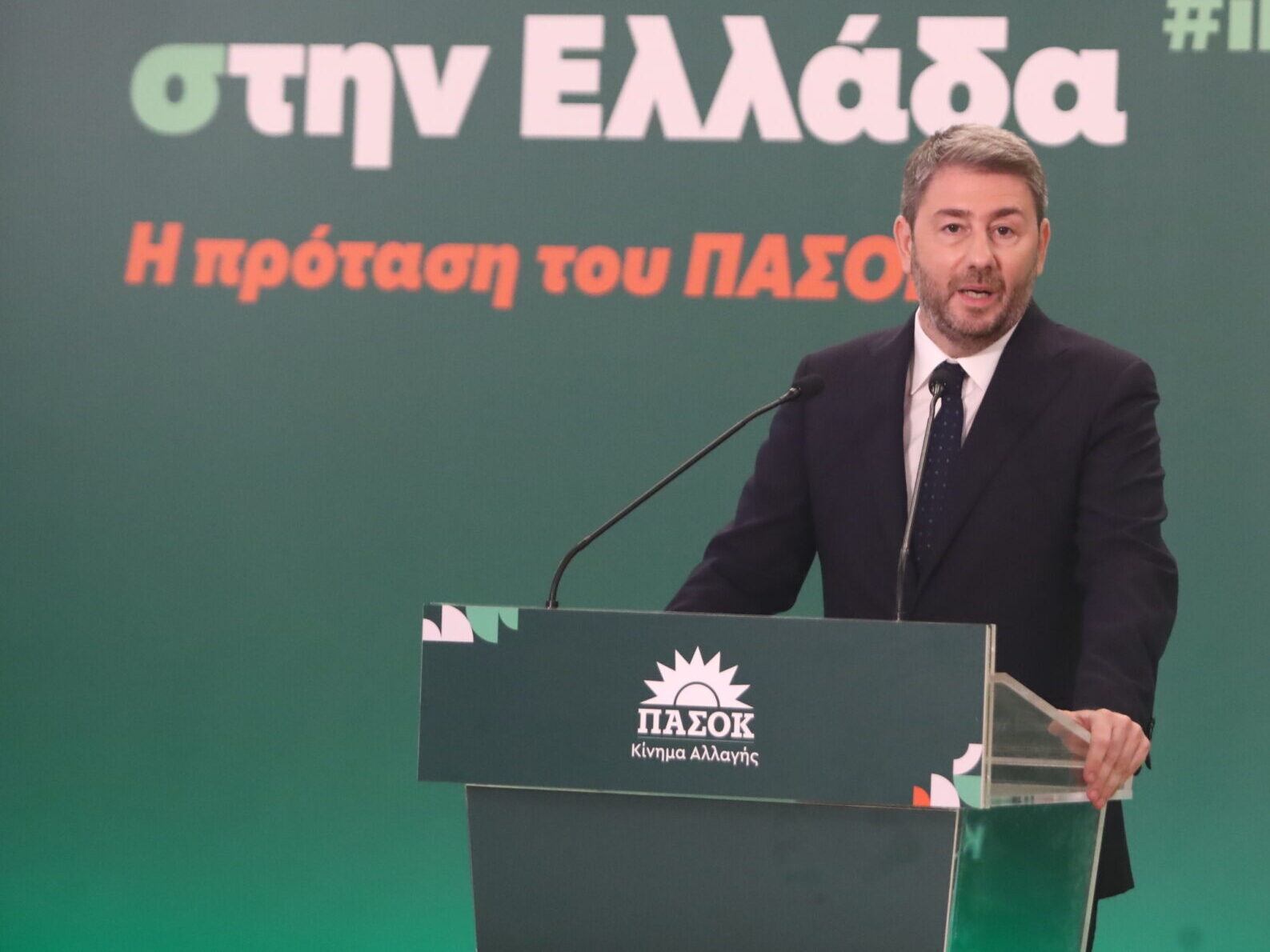 Το ΠΑΣΟΚ τσακώνεται με τον εαυτό του, ενώ ο Ανδρουλάκης… παρακολουθεί