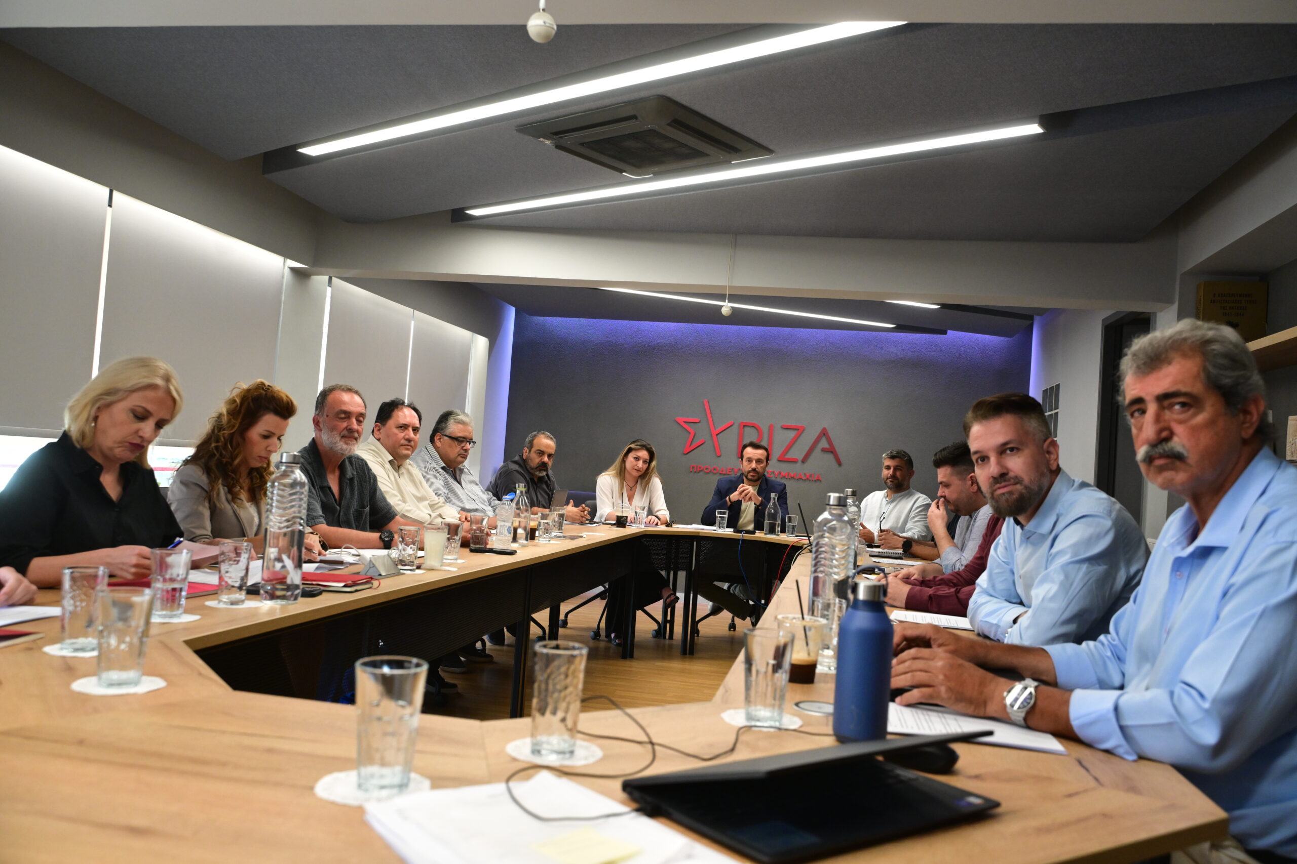 Π.Γ ΣΥΡΙΖΑ: Η Κουμουνδούρου πατά «εκλογικό κουμπί» και επιστρέφει στη Novartis – Ψηφοδέλτια, περιοδείες και προοδευτικό μέτωπο
