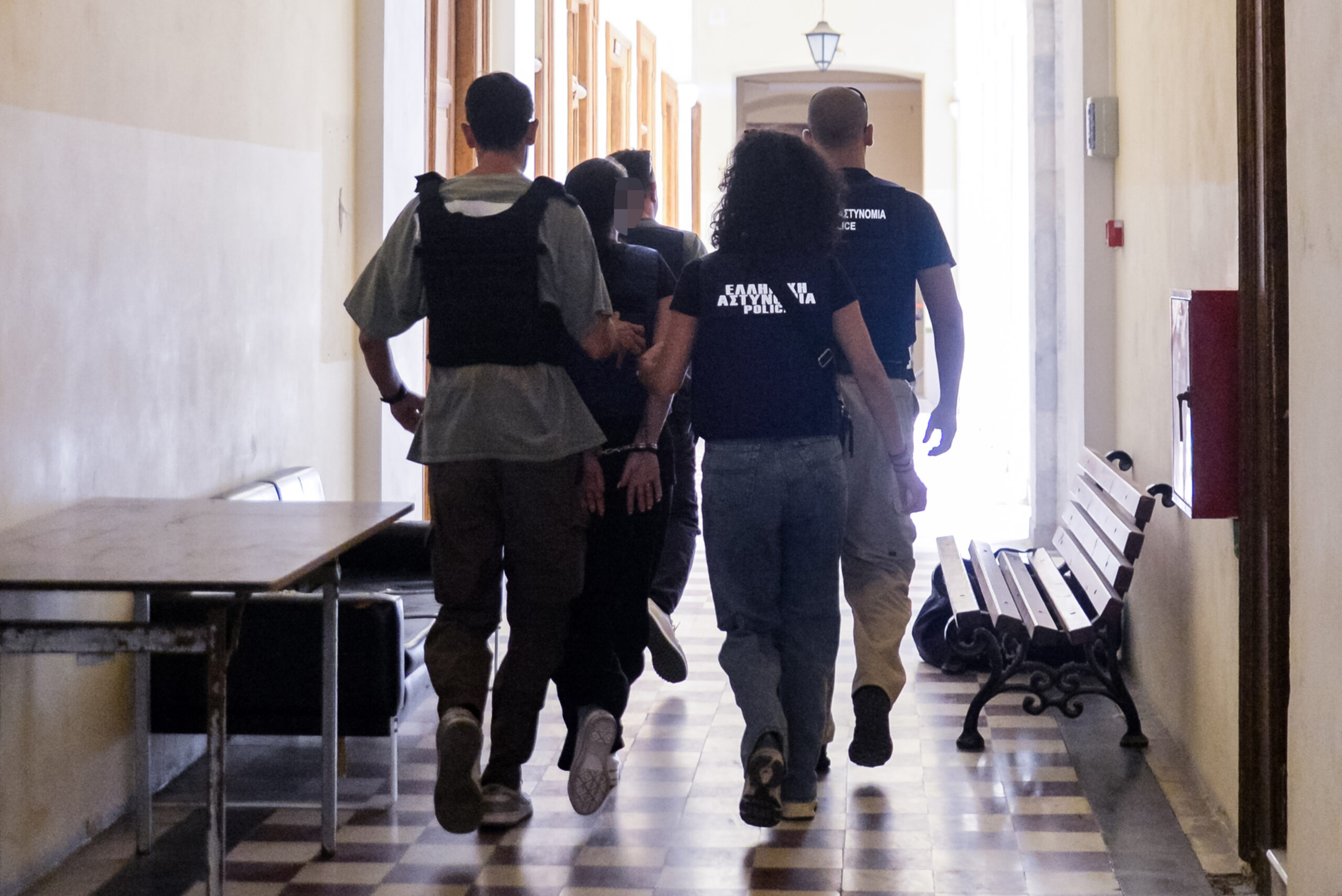 Σύρος: Τα 7 δευτερόλεπτα – κλειδί στο θρίλερ με τη διασώστρια του ΕΚΑΒ – Αυτόπτης μάρτυρας περιγράφει τα λεπτά της πάλης – «Βρισκόταν σε υπερβολική διέγερση, δεν λύγιζε με τίποτα»