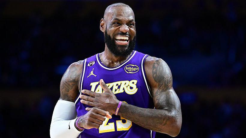 Επίσημο: Ο Λεμπρόν Τζέιμς στους Philadelphia 76ers – Φουλ για τον τίτλο έπειτα από 43 χρόνια