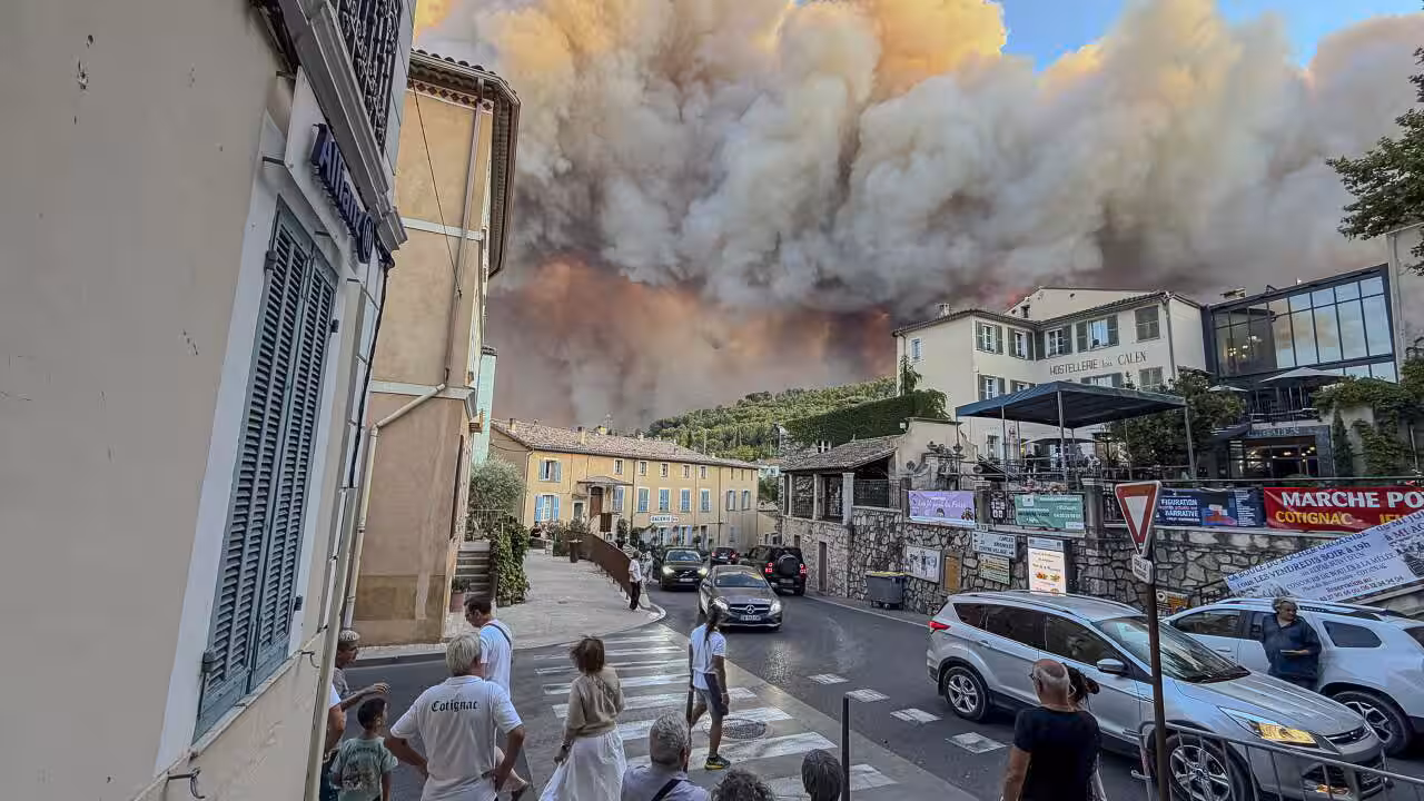 Πύρινος εφιάλτης σε Ισπανία και Γαλλία: Άνδρας στη Βαλένθια βρέθηκε νεκρός σε χαράδρα – Σε κίνδυνο τα οινοποιεία του Μπορντό