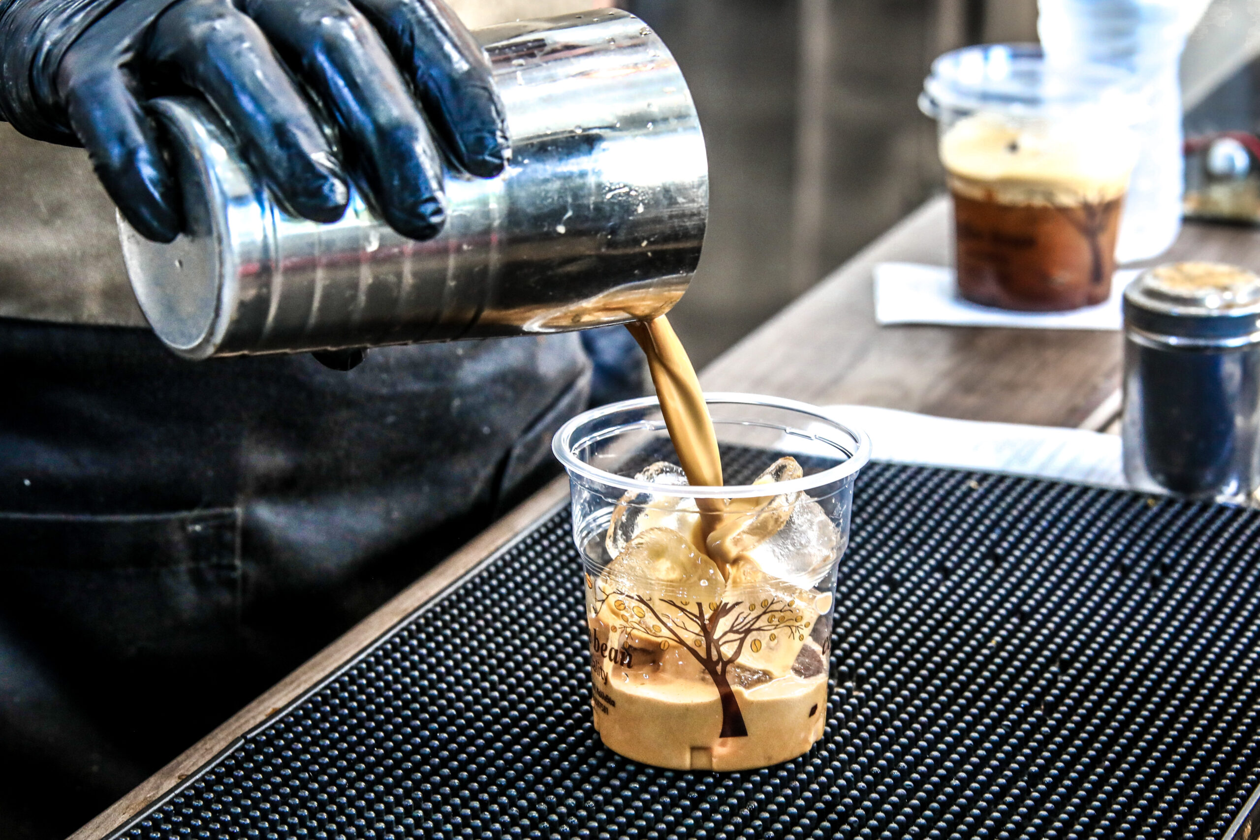 Freddo Espresso & Freddo Cappuccino: Πώς να φτιάξετε τους αγαπημένους παγωμένους καφέδες στο σπίτι (Βίντεο)