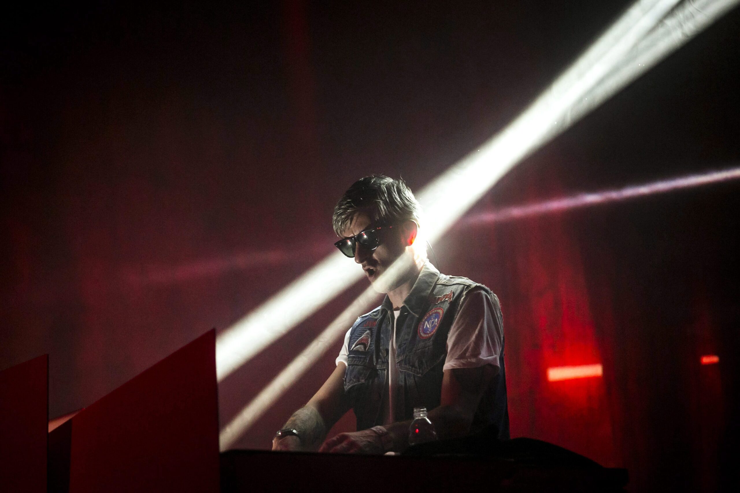 Νεκρός στο Παρίσι βρέθηκε ο Γάλλος DJ Kavinsky (Βίντεο)