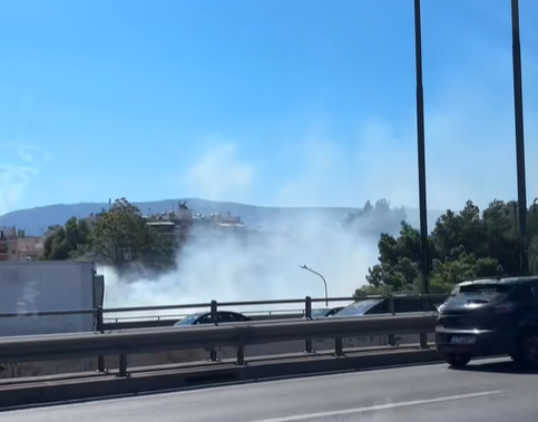 Φωτιά σε μετασχηματιστή στα Πατήσια – Κυκλοφοριακές εκτροπές στη Λιοσίων (Βίντεο)