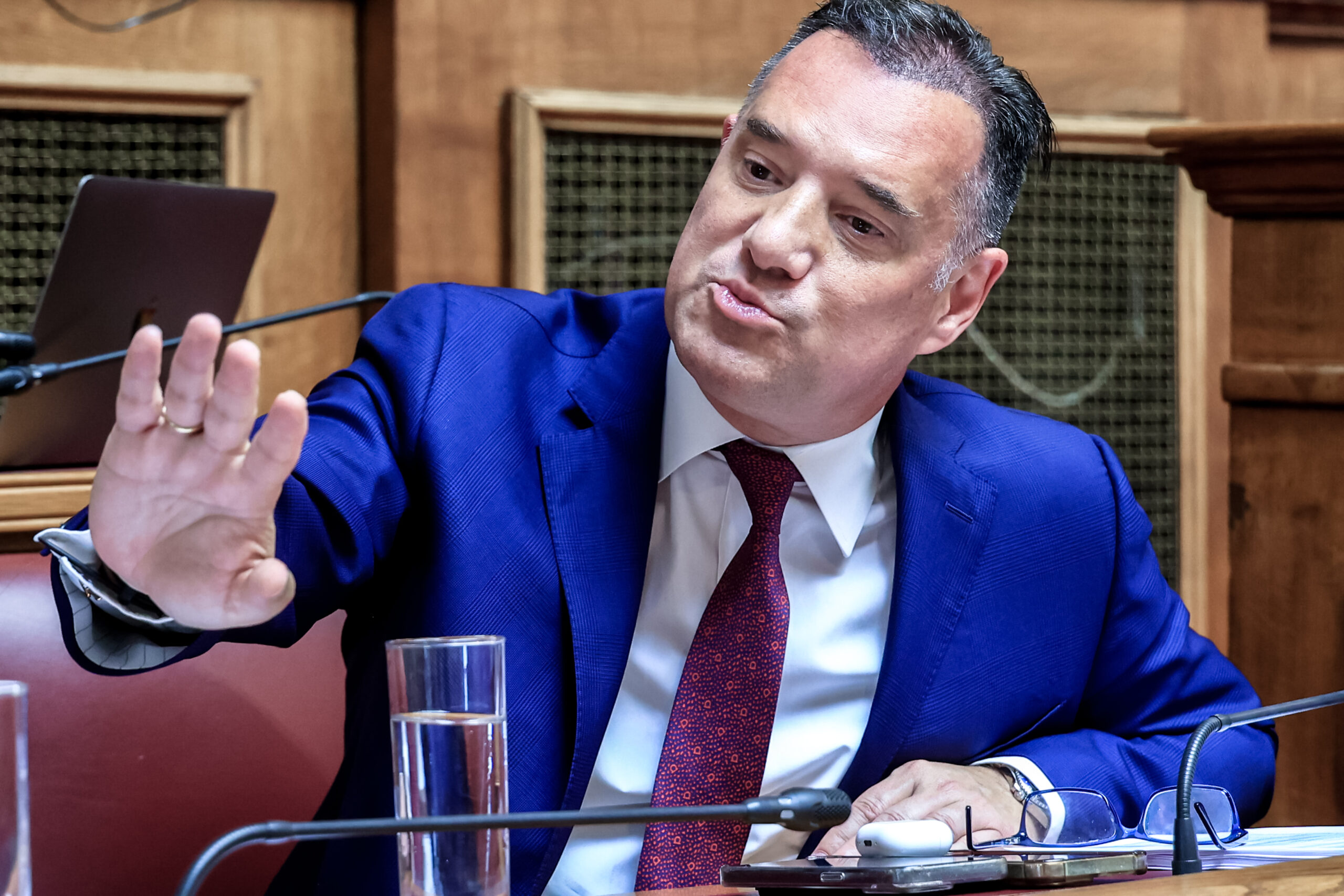 Άδωνις Γεωργιάδης για επίθεση σε νοσηλεύτρια στον «Ερυθρό Σταυρό»: «Κάτω τα χέρια από το προσωπικό του ΕΣΥ»
