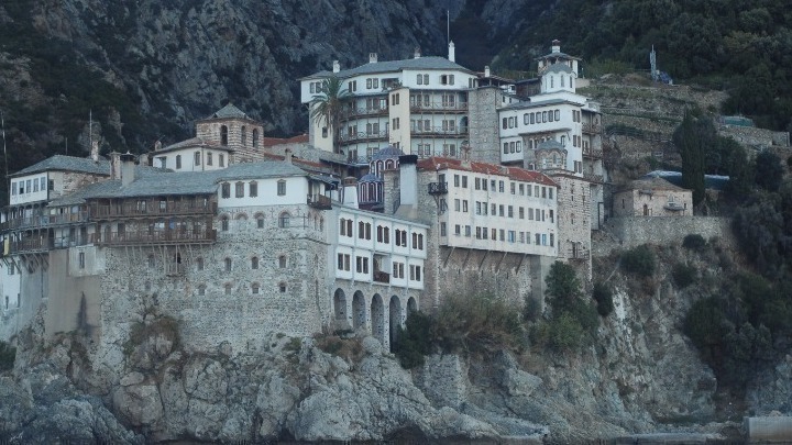 Άγιον Όρος: Σε διαρκή ετοιμότητα η πυροπροστασία – Το ανάφλυφο της περιοχής και η πυκνή βλάστηση