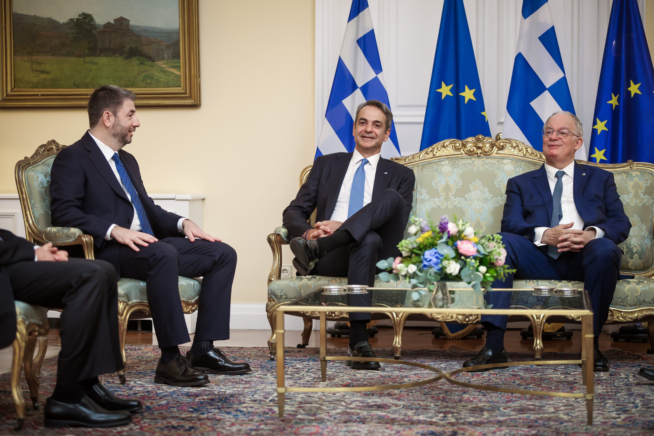 Δεξίωση στο Προεδρικό Μέγαρο: Τι συζήτησαν ο πρωθυπουργός με τον ΠτΔ και τους πολιτικούς αρχηγούς (Βίντεο)