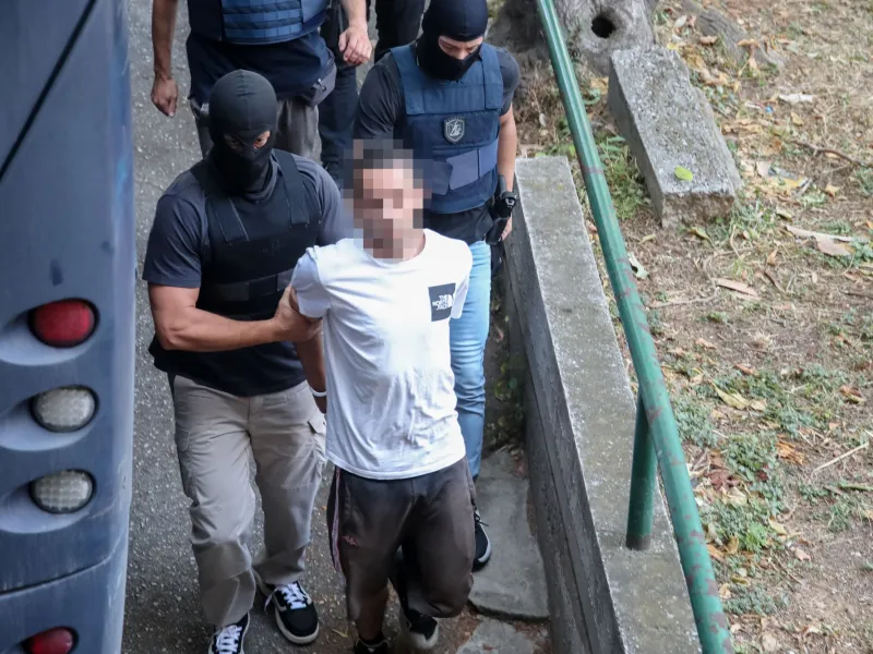Θεσσαλονίκη: Προφυλακίστηκε και ο 25χρονος για τη φονική επίθεση στην οικογένεια Νέστορα – Επεισόδια στα δικαστήρια (Βίντεο)