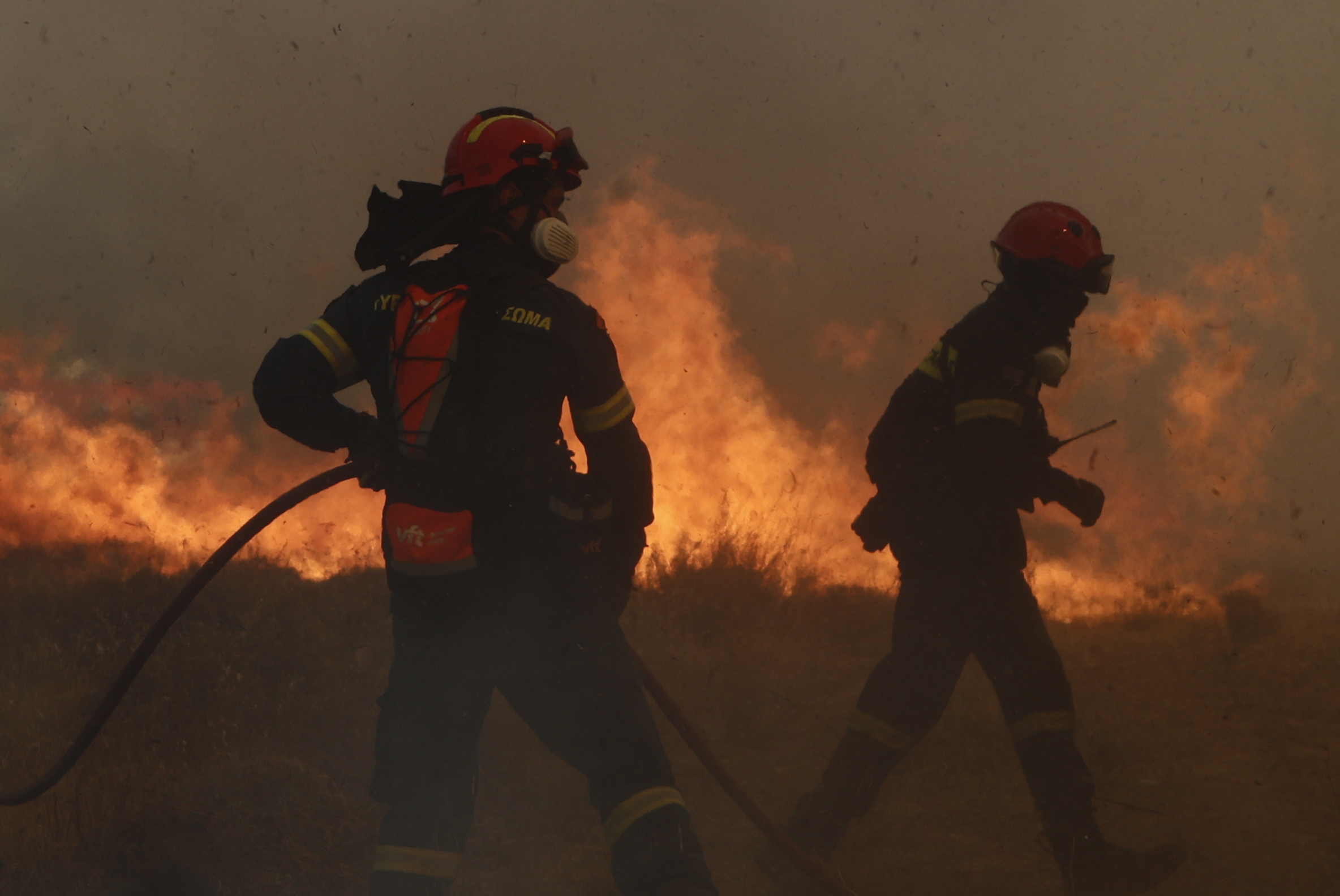 Πυρκαγιά στo δάσος της Πάρνηθας σε δύσβατη περιοχή (Βίντεο)