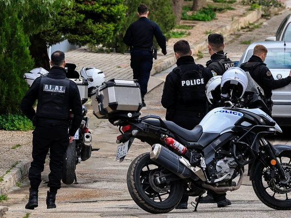 Εξαρθρώθηκε κύκλωμα ναρκωτικών σε Βούλα και Γλυφάδα – Έξι συλλήψεις και κατασχέσεις κοκαΐνης, κάνναβης και όπλων