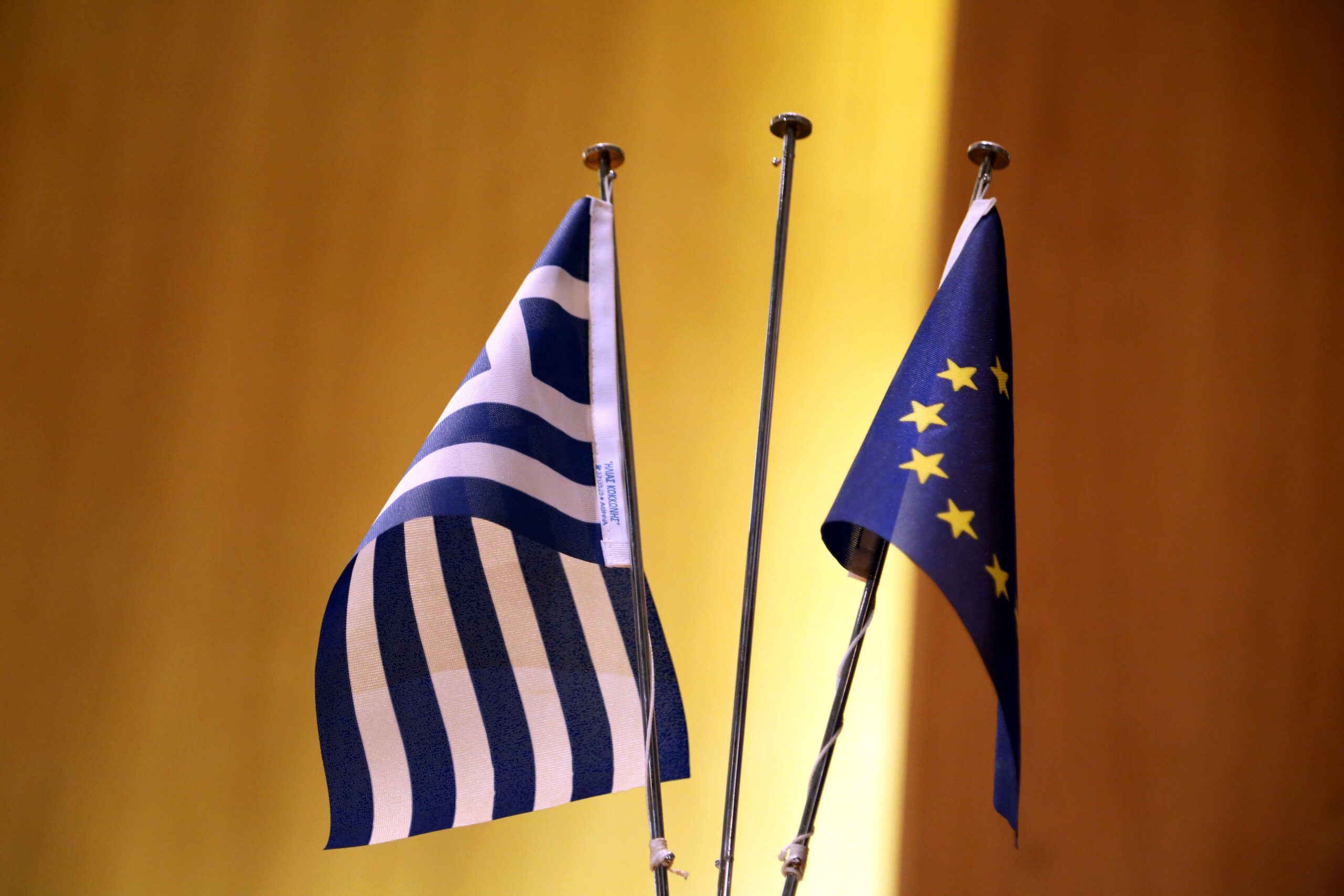 Politico: Η Ελλάδα μπλοκάρει νέο πακέτο κυρώσεων της ΕΕ εις βάρος της Ρωσίας