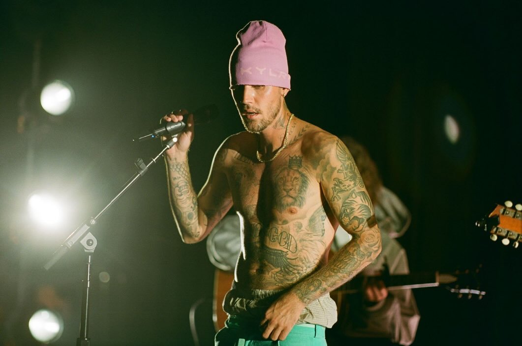 Justin Bieber: Η καλλιτεχνική ενηλικίωση ενός pop φαινομένου