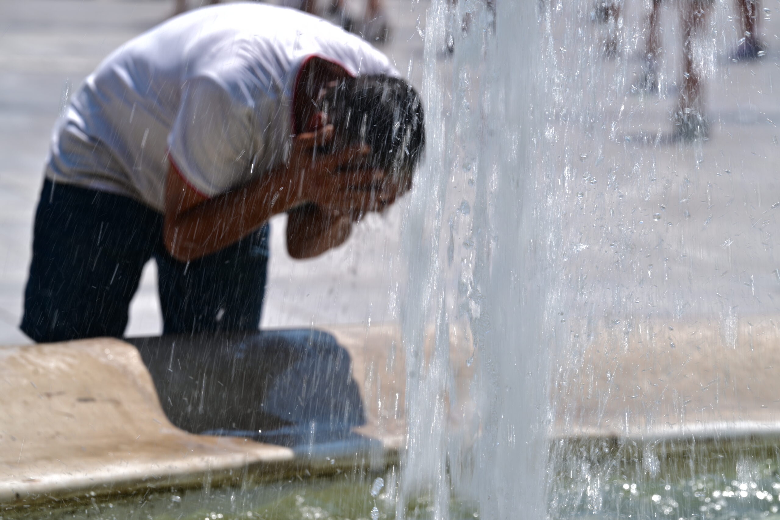 Καύσωνας – Εργαζόμενοι: Υποχρεωτική παύση υπαίθριων εργασιών την Τετάρτη σε Αττική και άλλες περιοχές (Βίντεο)