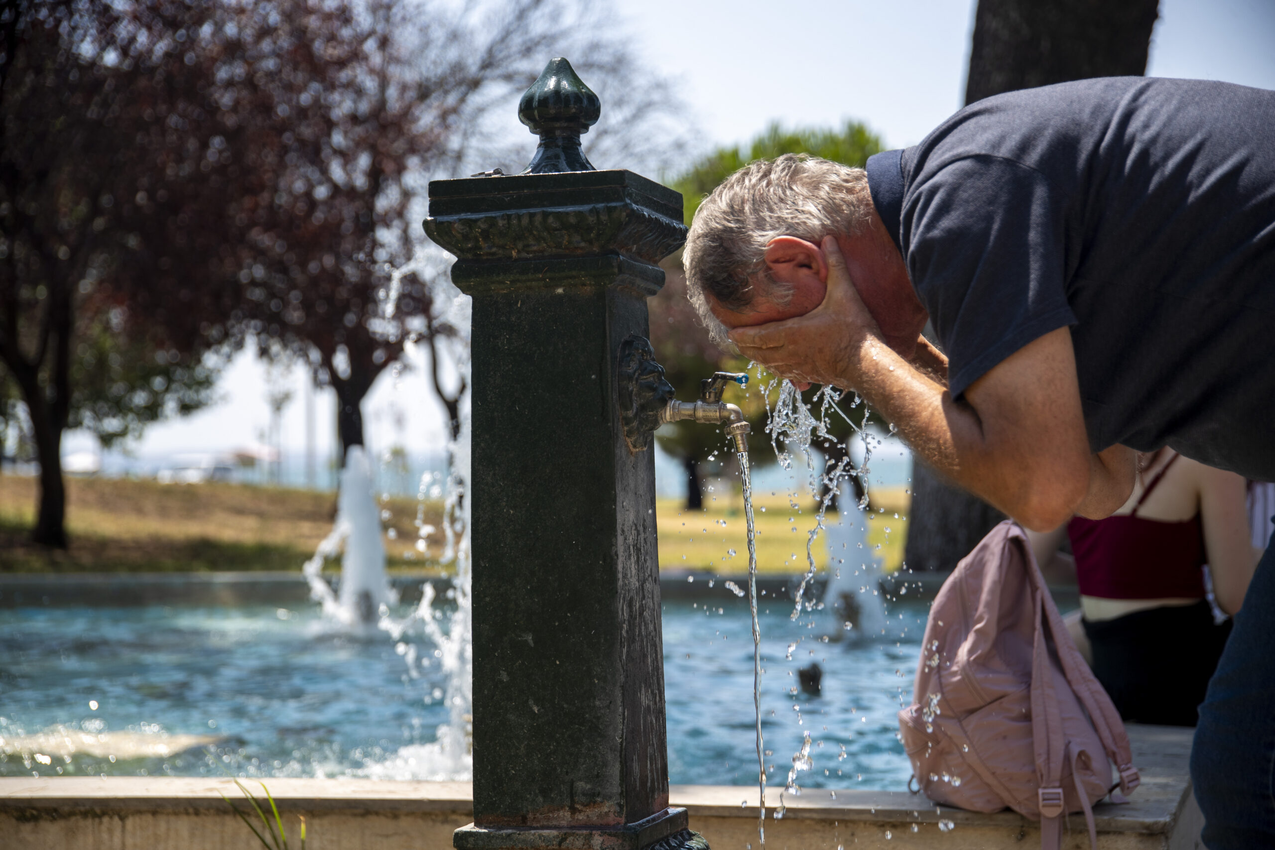 Καύσωνας: Πάνω από 41°C ο υδράργυρος – Οι περιοχές με τις υψηλότερες θερμοκρασίες – Έκτακτο δελτίο ΕΜΥ (Βίντεο)
