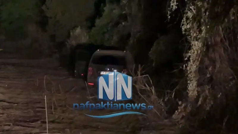 Δραματική καταδίωξη στο Αντίρριο: Οδηγός εμβόλισε περιπολικό και εξαφανίστηκε (Βίντεο)