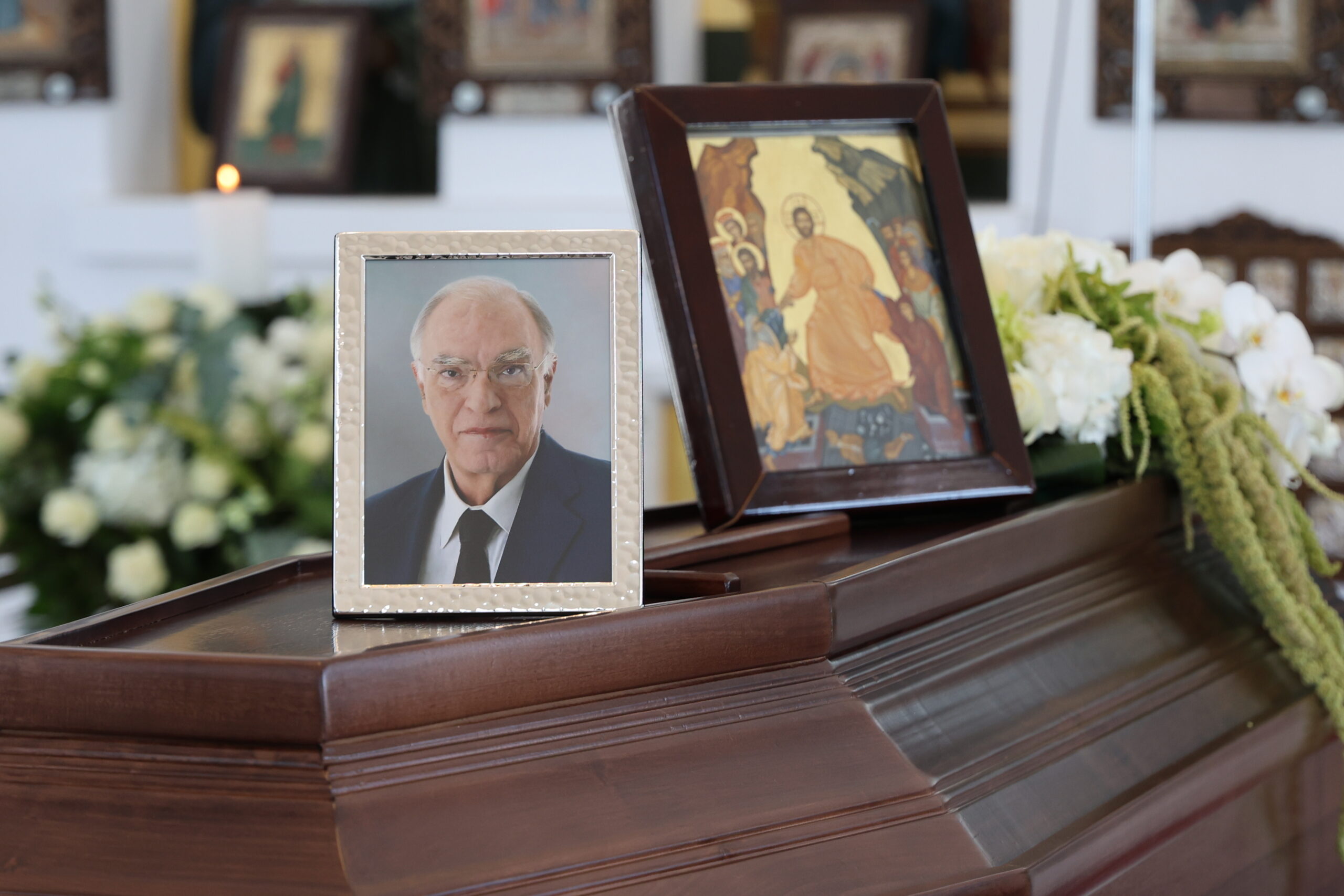 Κηδεία Βασίλη Λεβέντη: Συντετριμμένη η οικογένειά του (Φωτό & Βίντεο)