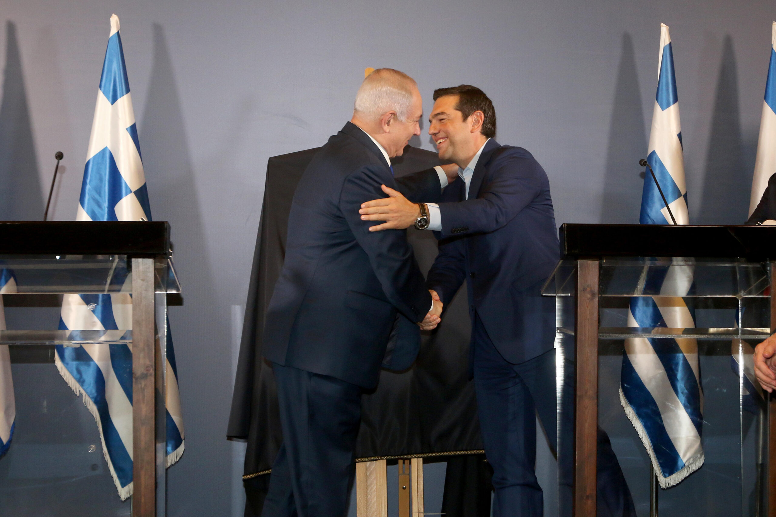 Ο Τσίπρας θα συλλάβει τον Νετανιάχου; Από τις αγκαλιές του 2018 στις «επαναστατικές» εξαγγελίες του 2026