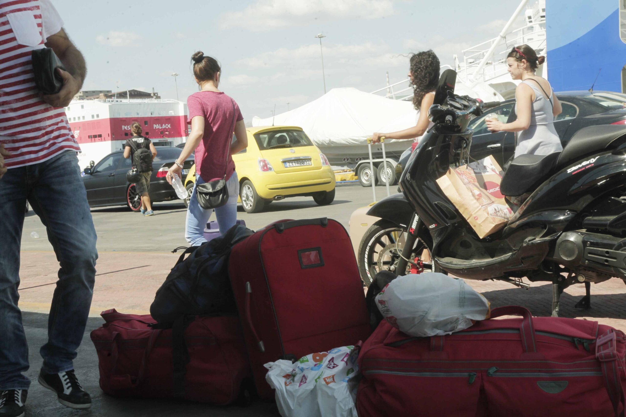 Άρση απαγορευτικού από τις 9 το πρωί στο λιμάνι του Πειραιά – Τι ισχύει για Λαύριο και Ραφήνα