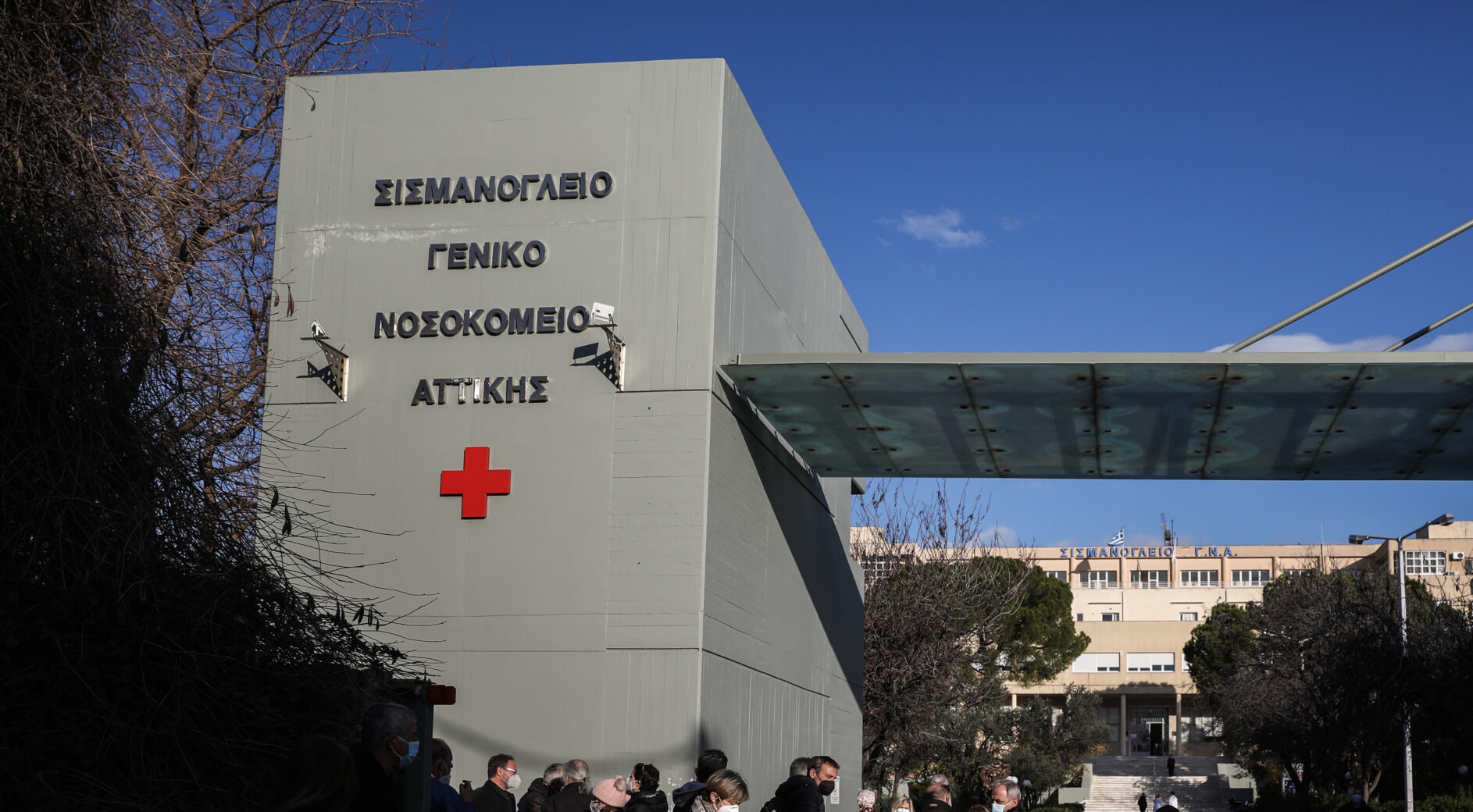 Στιγμές τρόμου στο Σισμανόγλειο: «Tρέξαμε να σωθούμε, ο διάδρομος είχε γεμίσει καπνό» – Στα Επείγοντα δύο ασθενείς