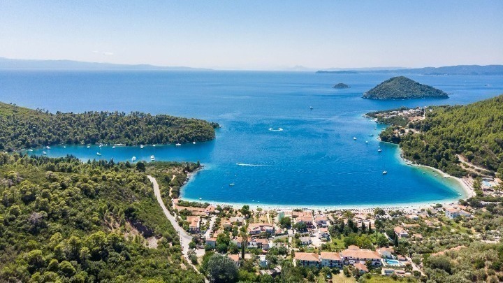 Η Σκόπελος ανάμεσα στους «παραδεισένιους προορισμούς» για τους Σουηδούς ταξιδιώτες το 2026
