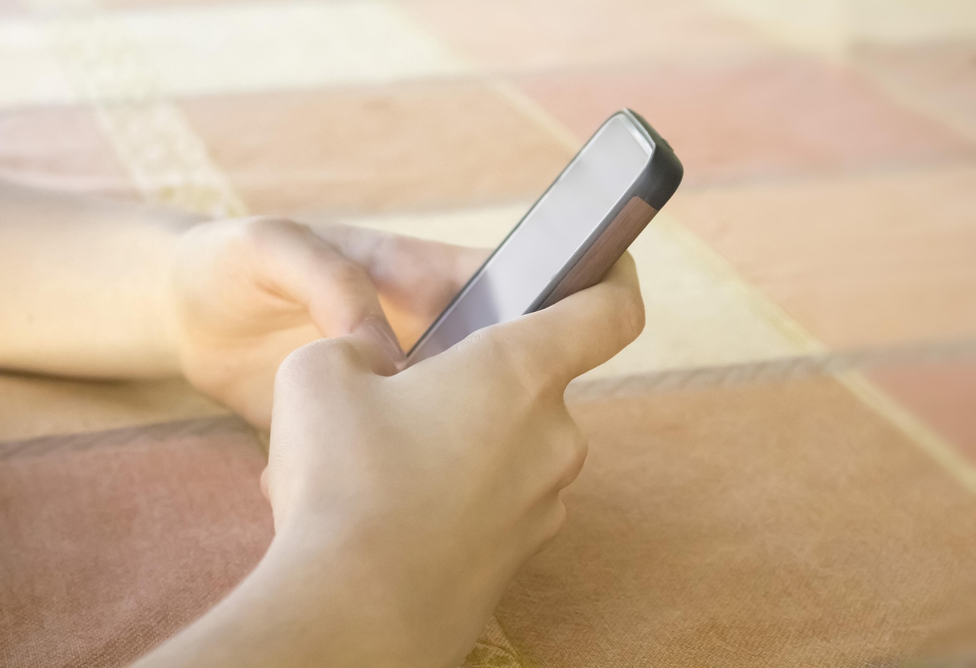 Γαλλία: Απαγόρευση διά νόμου των social media για παιδιά κάτω των 15 ετών