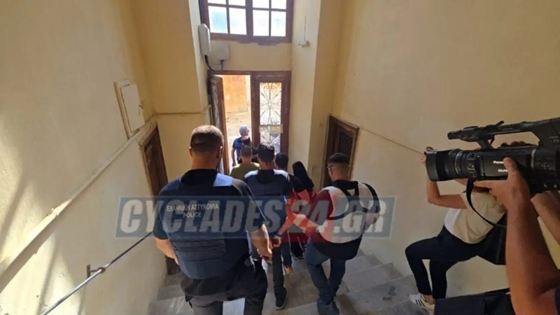 Σύρος: Δεν ασκήθηκαν διώξεις στο ζευγάρι για τη δολοφονία της 41χρονης – Υπό φρούρηση το σπίτι και αναπαράσταση (Βίντεο)