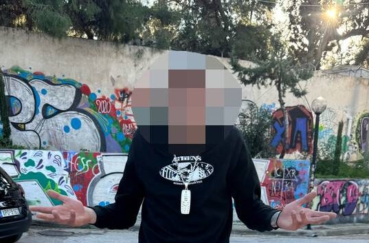 Νέα Σμύρνη: Συνελήφθη 23χρονος γνωστός τράπερ, γιος ηθοποιού, έπειτα από καταδίωξη
