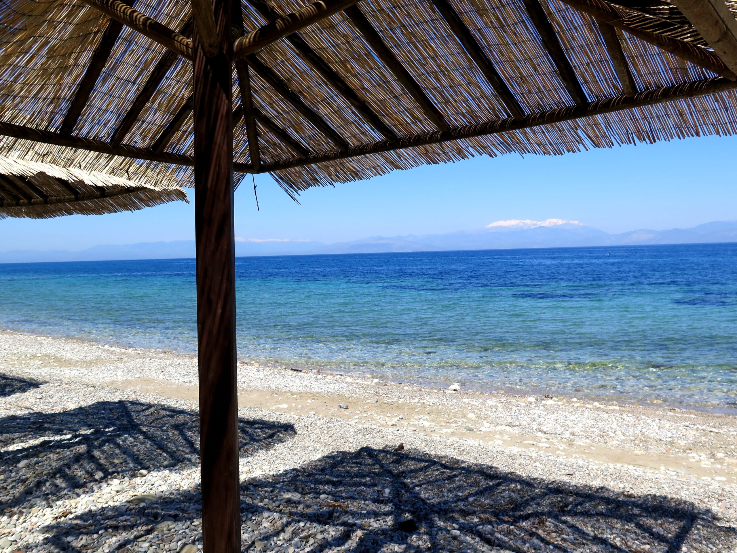 Μόλις μία ώρα από την Αθήνα – Οι 5 καλύτερες παραλίες της Κορινθίας (Βίντεο)
