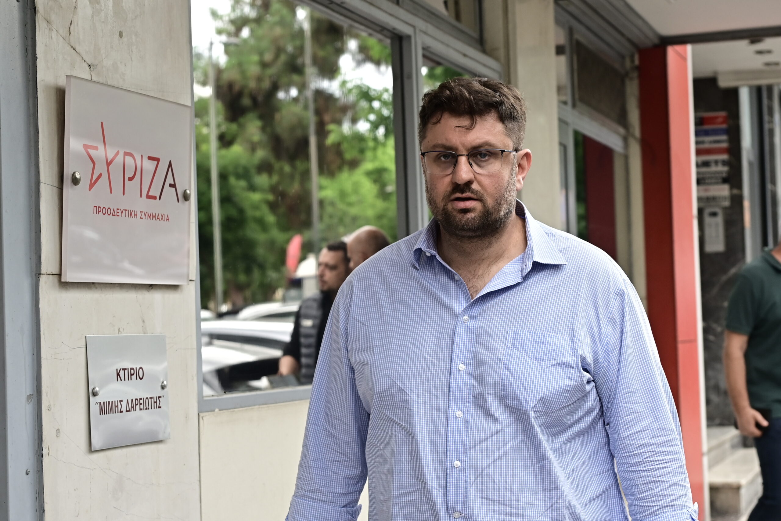 Κώστας Ζαχαριάδης: Παραιτήθηκε από τον ΣΥΡΙΖΑ – «Κλείνει το μάτι» στην ΕΛ.Α.Σ. του Αλέξη Τσίπρα