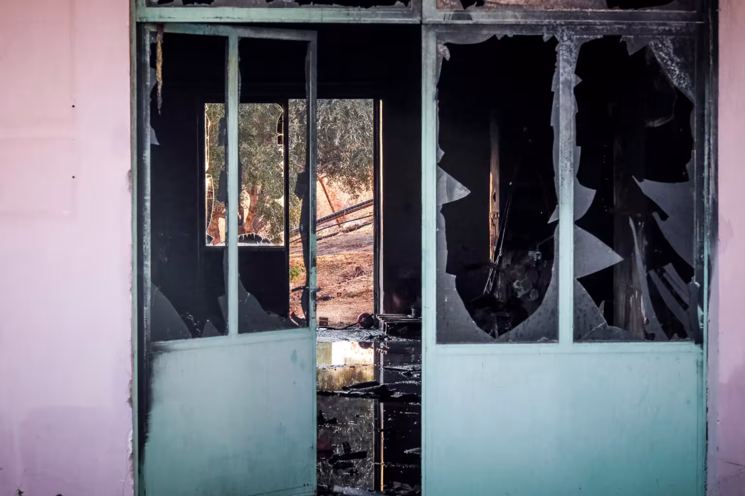 Χανιά: Διασωληνωμένος στη ΜΕΘ ο εγκαυματίας από την έκρηξη στα Λιβάδια – Κρίσιμη η κατάστασή του (Βίντεο)