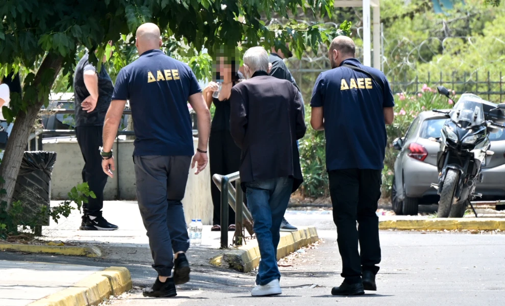 Φωτιά στο Σισμανόγλειο: Στην Ευελπίδων ο 76χρονος – Ομολόγησε ότι έβαλε φωτιά στο στρώμα για να «ξεσπάσει» (Βίντεο)
