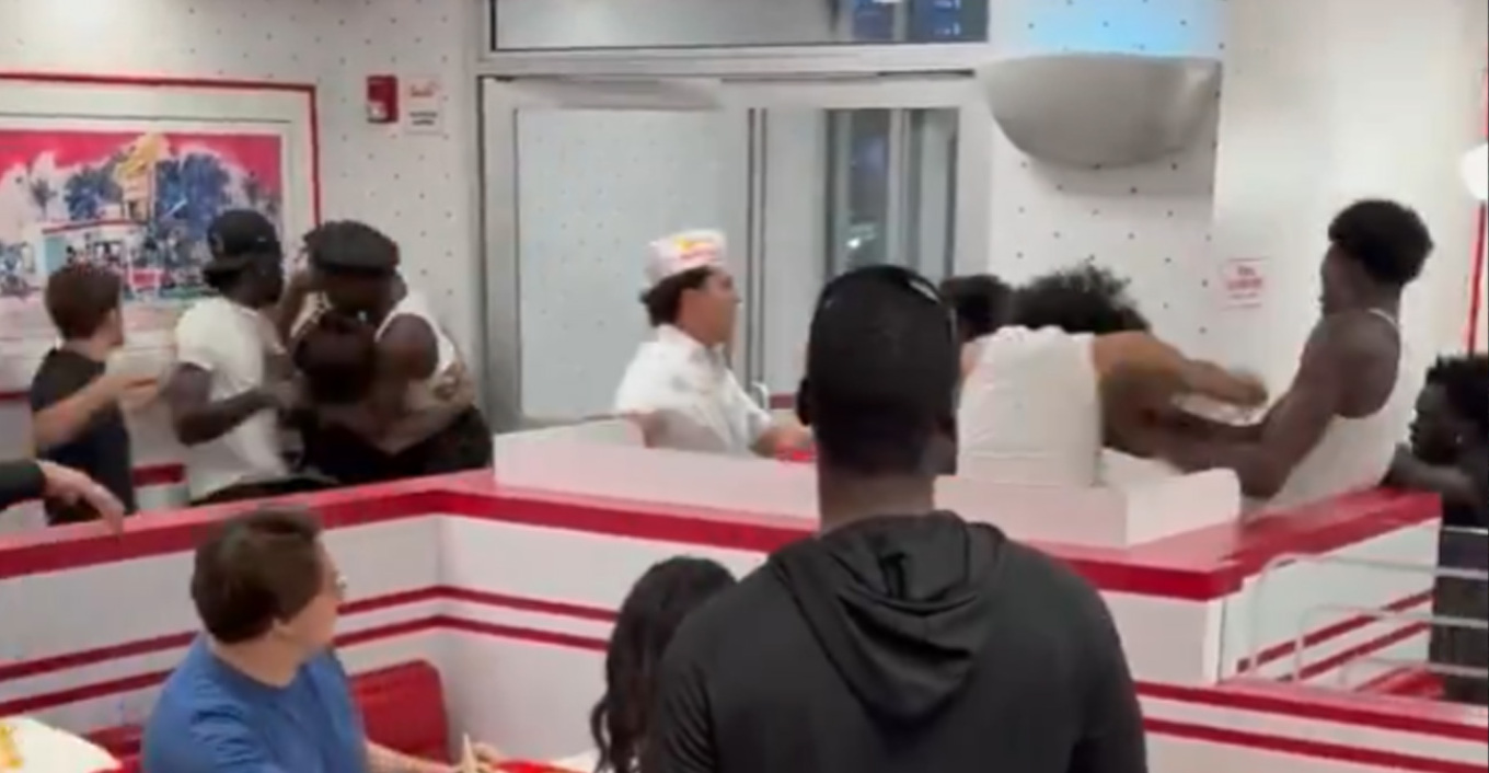 Αριζόνα: Άγριος καβγάς σε εστιατόριο fast food – Πελάτες μετέτρεψαν το κατάστημα σε «ρινγκ» (Βίντεο)