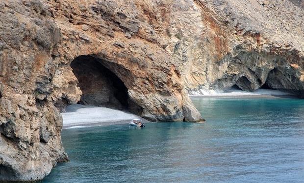 Σφακιά: Μεγάλη επιχείρηση του Λιμενικού για τον εντοπισμό 65χρονου ψαροντουφεκά (Βίντεο)