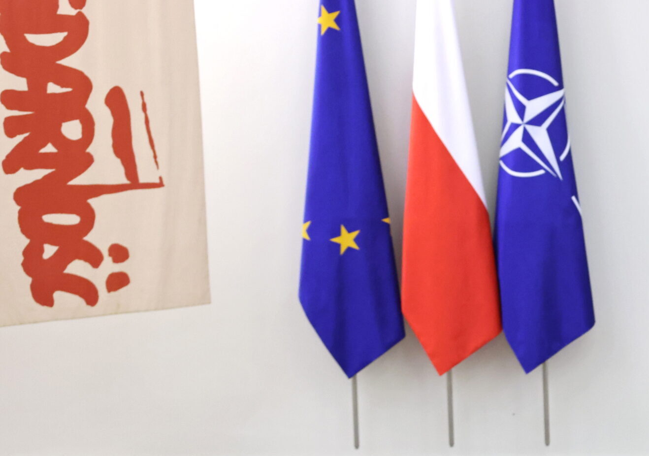 POLITICO: Η Ρωσία κλιμακώνει τον «ακήρυχτο πόλεμο» στην Ευρώπη – Γιατί ΕΕ και ΝΑΤΟ επιμένουν στον όρο «υβριδική απειλή»