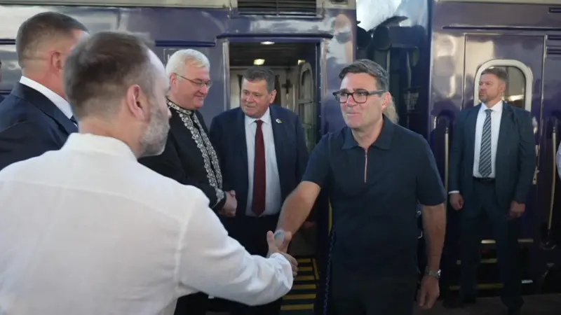 Οι «πρόθυμοι» έφτασαν στο Κίεβο: Η φον ντερ Λάιεν ανακοίνωσε νέα περαιτέρω βοήθεια προς την Ουκρανία