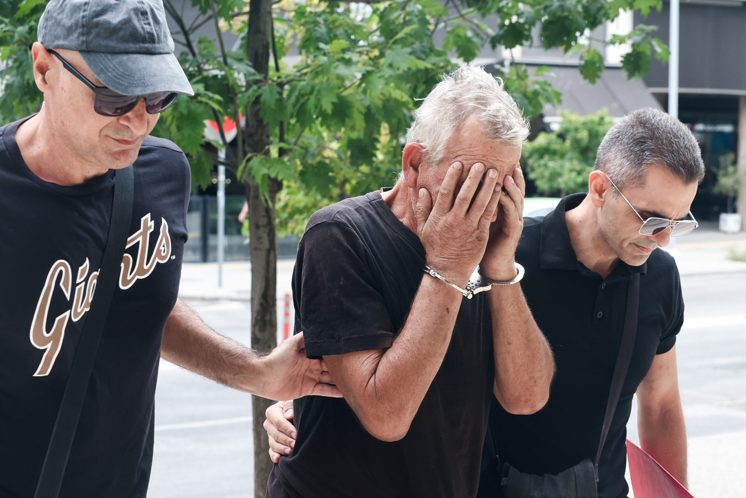 Προφυλακίστηκε ο εμπρηστής της Σίνδου – «Το έκανα για να εκτονωθώ, είχα πιει ρετσίνα» (Βίντεο)