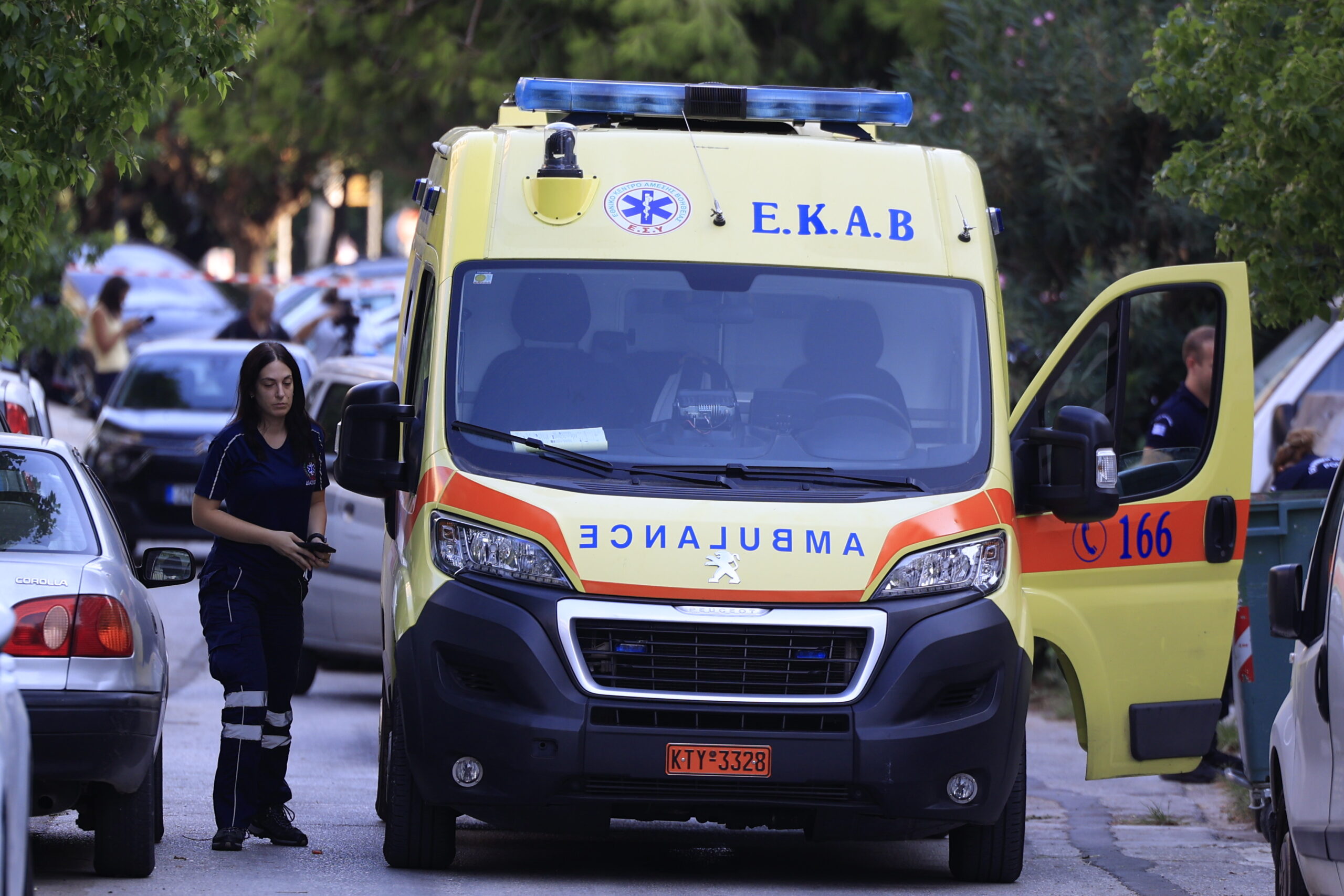 Δολοφονία στη Νέα Σμύρνη: Κάμερες δείχνουν την ενέδρα στην 45χρονη – «Άκουσα 3 πυροβολισμούς» (Βίντεο)