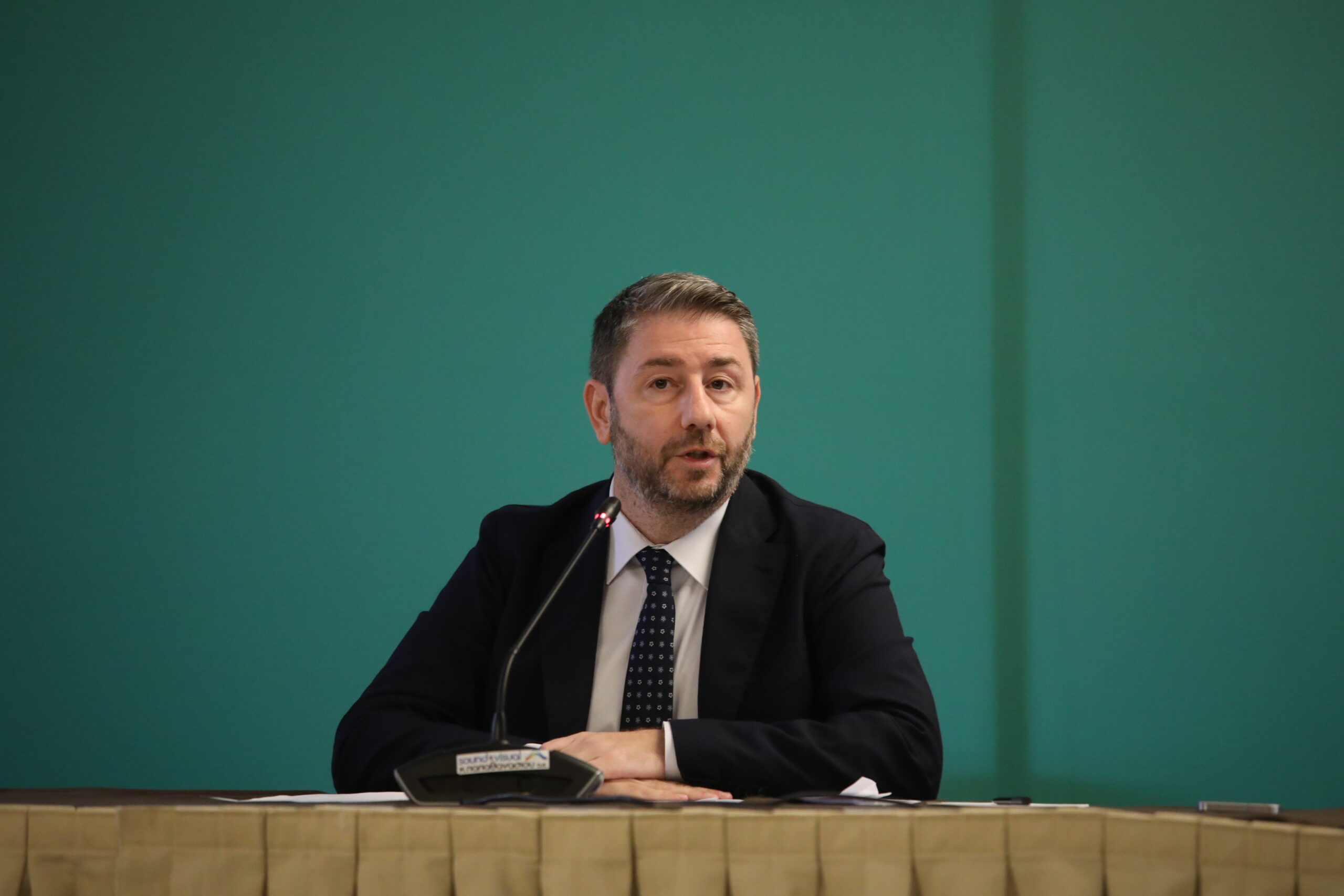 Ανδρουλάκης: Δίκαιη λύση στο ιδιωτικό χρέος – Τέλος στην ασυδοσία των funds
