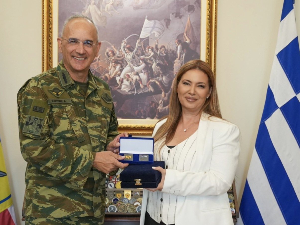 Στο «Πεντάγωνο» η νέα πρεσβευτής του Ισραήλ στην Αθήνα – Συναντήθηκε με τον Α/ΓΕΕΘΑ