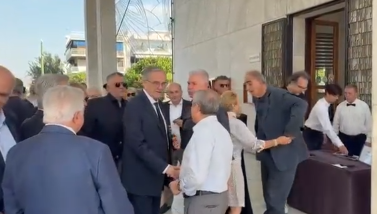 Συγκίνηση στο μνημόσυνο της Λένας Σαμαρά – Ένας χρόνος από τον ξαφνικό θάνατό της