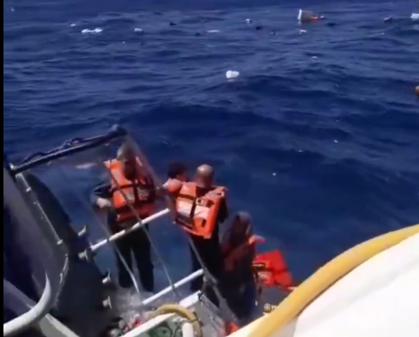 Ναυάγιο στην κατεχόμενη Κερύνεια: Οι καταγγελίες  των επιζώντων για έλλειψη σωσιβίων – «Ο καθένας γλίτωσε με τις δικές του δυνάμεις»