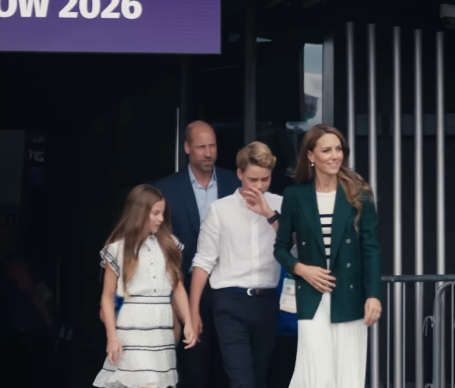 Κέιτ Μίντλετον: Με κομψό preppy look στην Ισπανία – Οικογενειακή εμφάνιση με τον πρίγκιπα Ουίλιαμ και τα τρία τους παιδιά