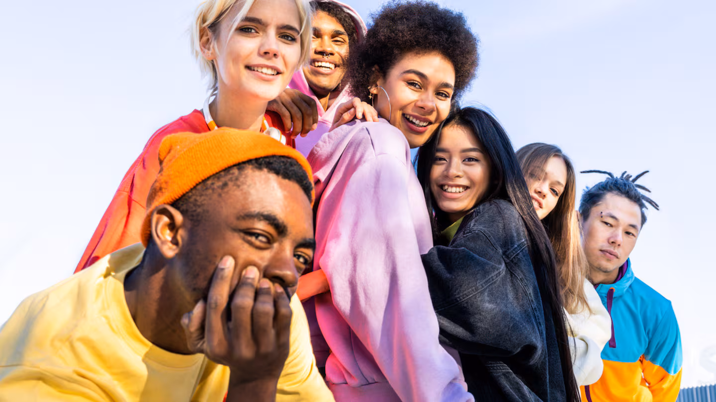 Generation Z: Λιγότερες αποταμιεύσεις, περισσότερα ταξίδια και «μικρές απολαύσεις» – Πώς ξοδεύουν οι νέοι στις ΗΠΑ