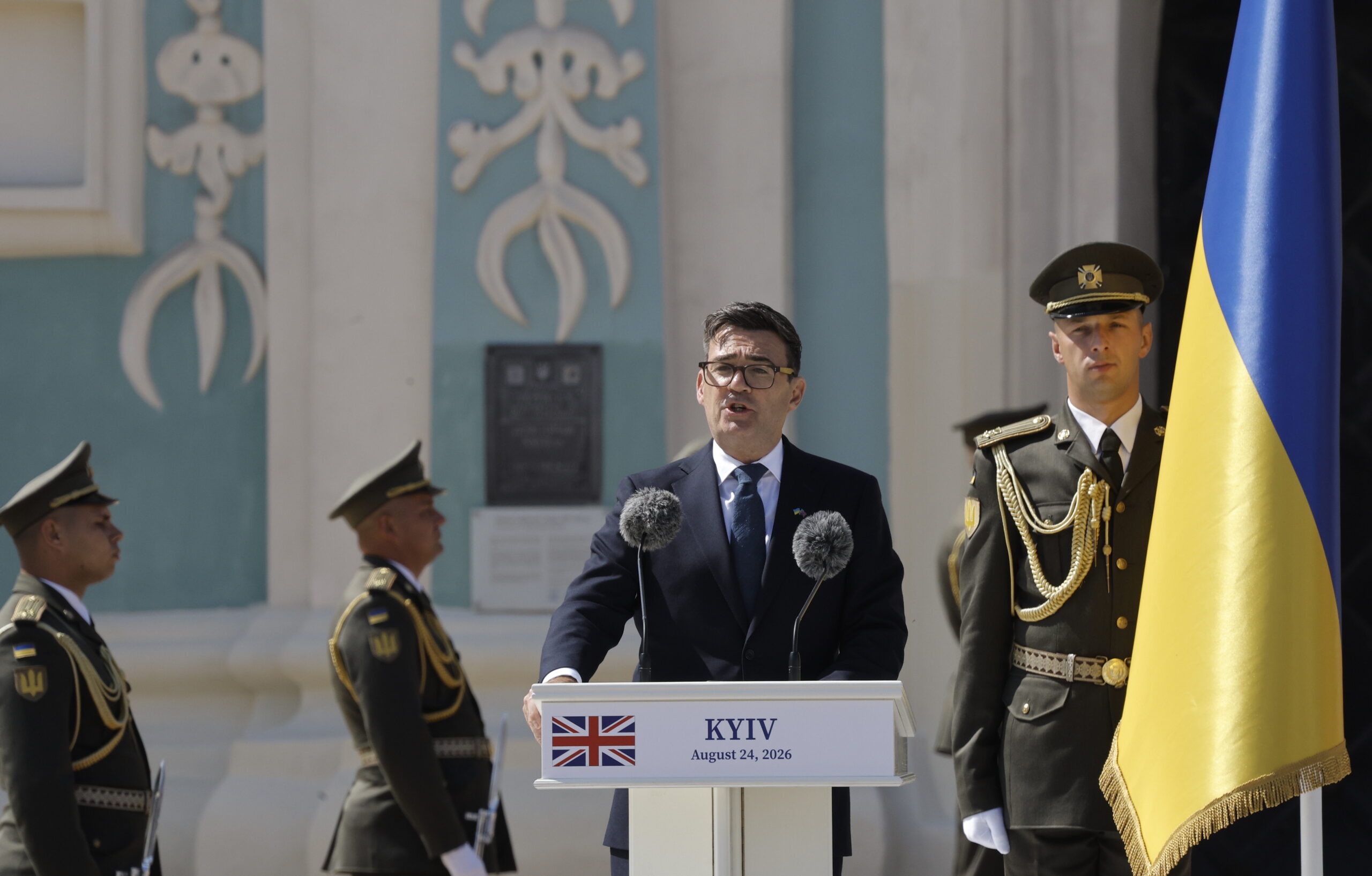Μπέρναμ στο Κίεβο: Η Βρετανία δίνει στην Ουκρανία διαβαθμισμένες πληροφορίες για την κατασκευή πυραύλων Κρουζ