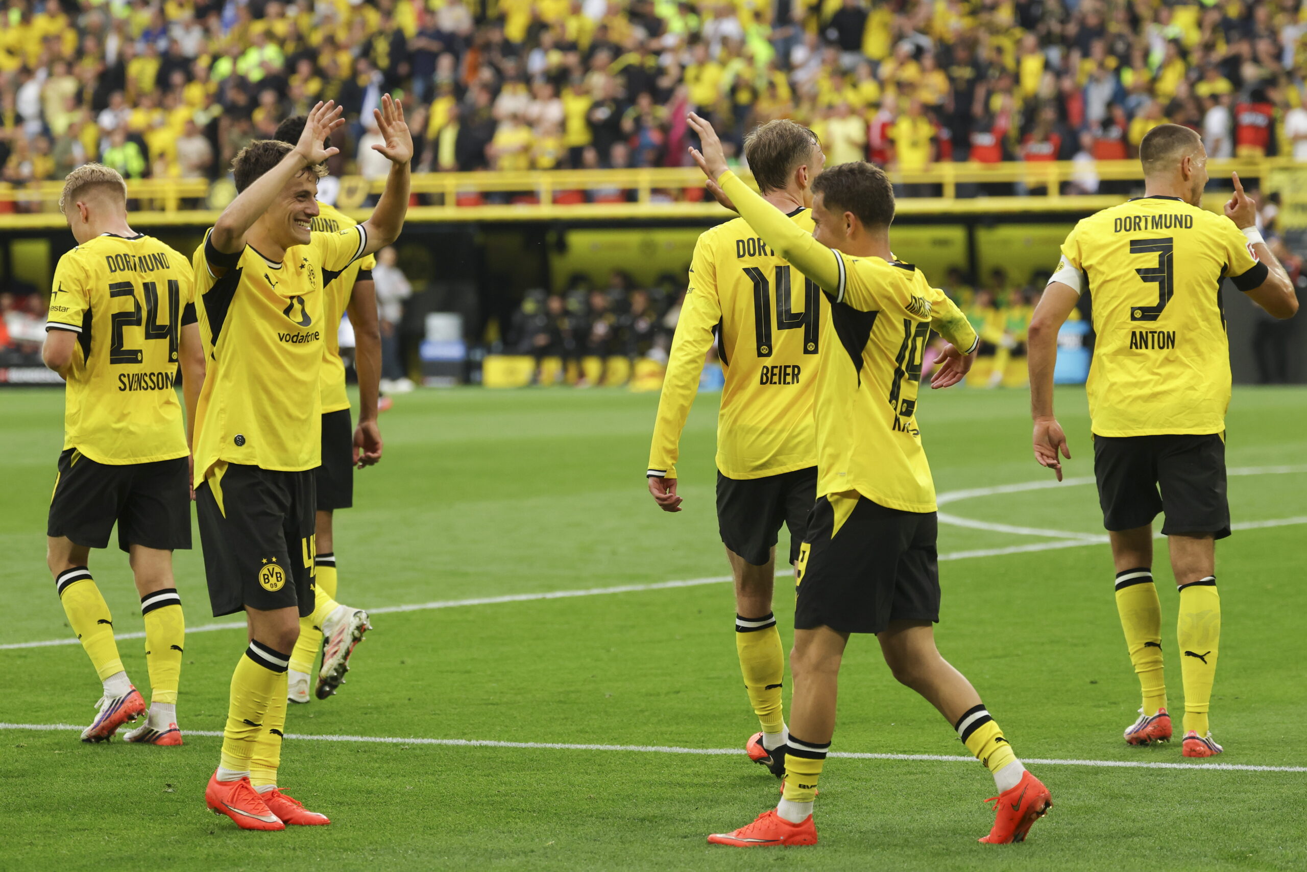 Καρέτσας και Κωνσταντέλιας «υπέγραψαν» τη νίκη της Ντόρτμουντ