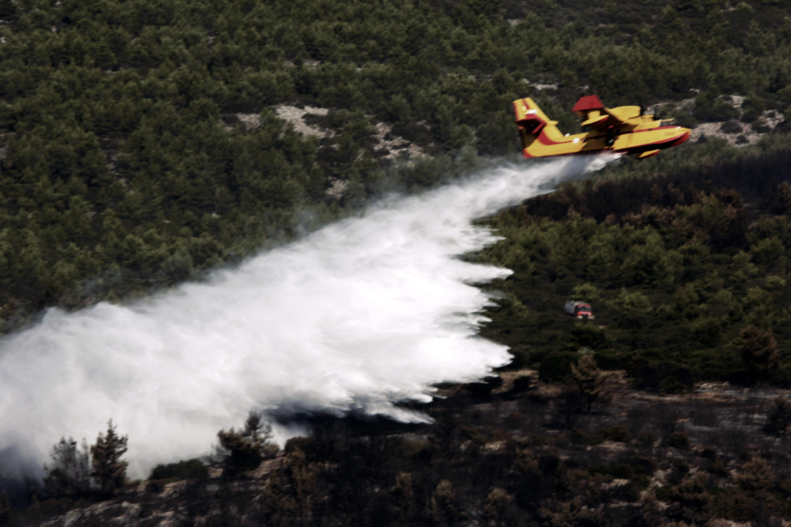Γρεβενά: Χωρίς ενεργό μέτωπο η φωτιά στο Περιβόλι – Ισχυρές δυνάμεις στην περιοχή