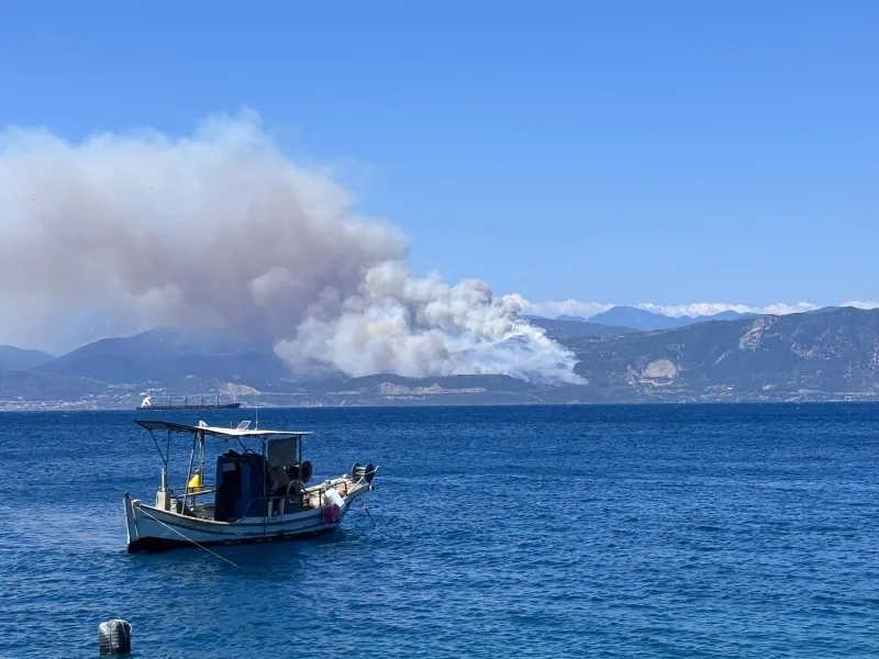 Φωτιά στη Φωκίδα: Ενισχύθηκαν οι δυνάμεις στο Σκάλωμα – Εκκενώνονται τέσσερις οικισμοί