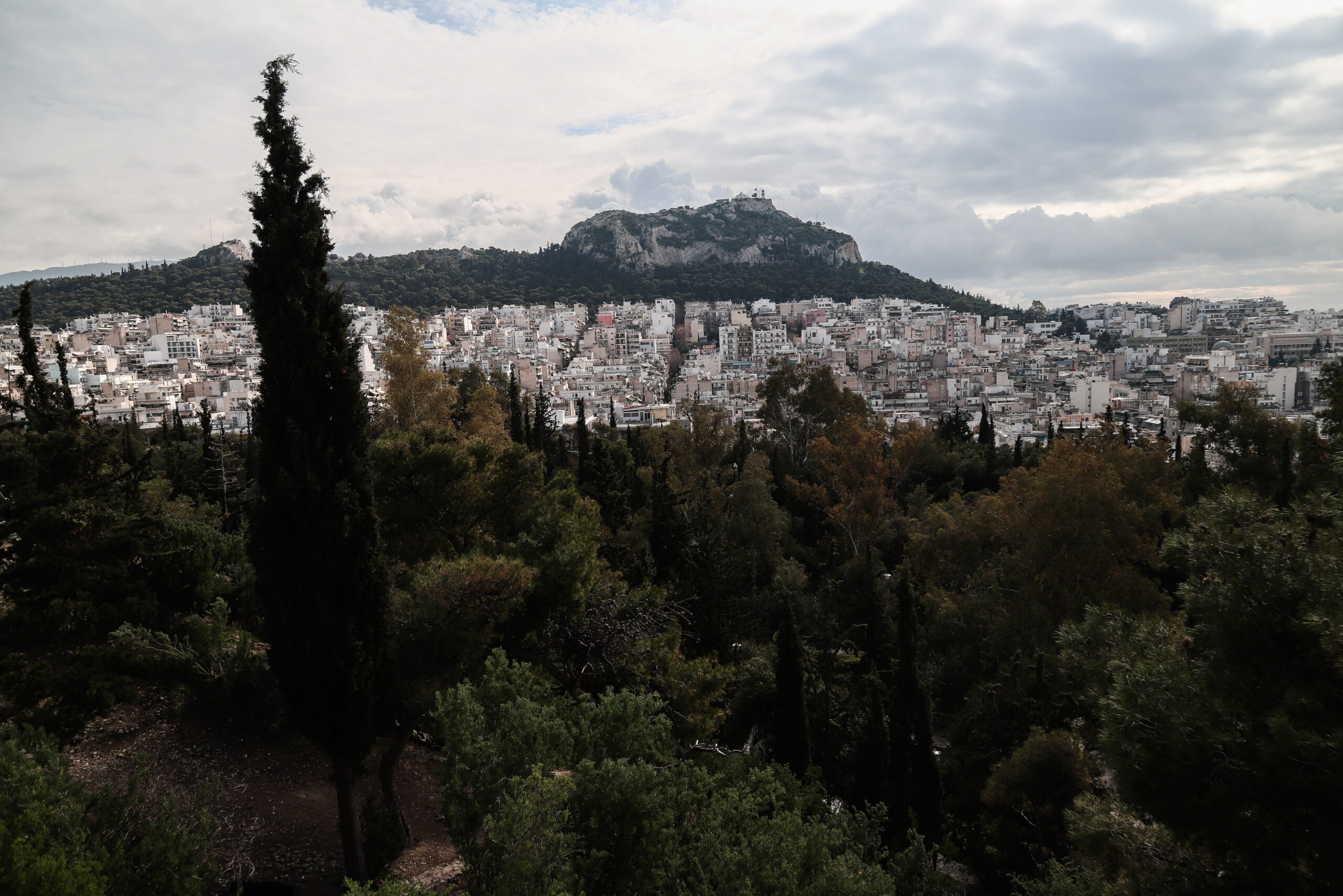 Συναγερμός στην Αθήνα: Κλειστοί Λυκαβηττός και Λόφος Φινόπουλου – Αυξημένος ο κίνδυνος πυρκαγιάς