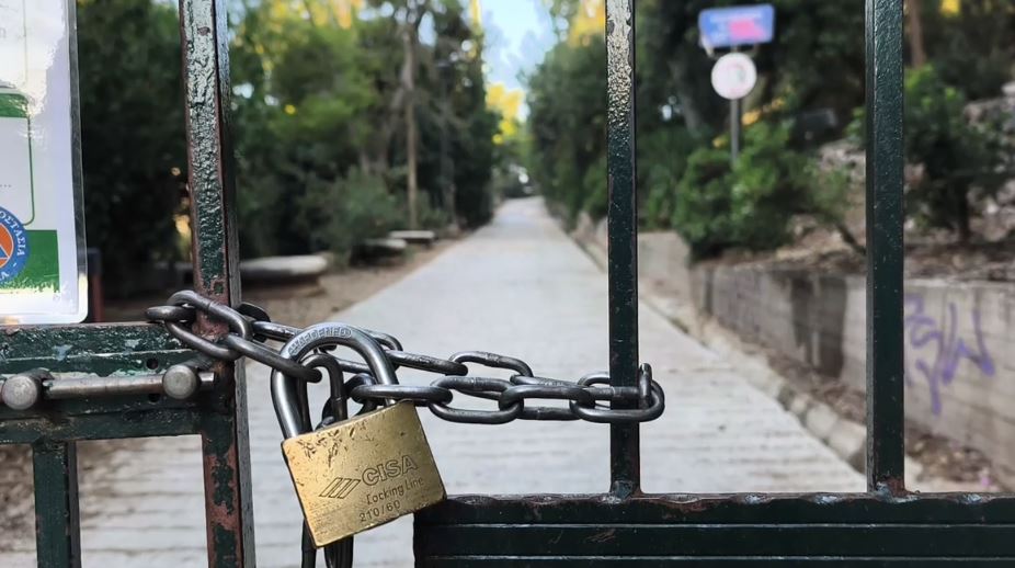 Σε «κόκκινο» συναγερμό η Αττική (Κατηγορία 5): Έκλεισαν Λυκαβηττός, Πεδίον του Άρεως και λόφοι (Βίντεο)